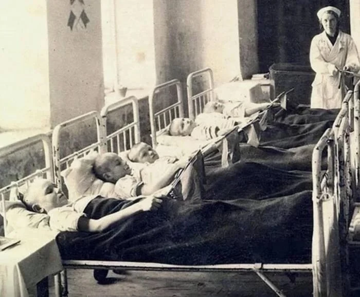 Больничная палата. Дети, больные диабетом — до инсулина
